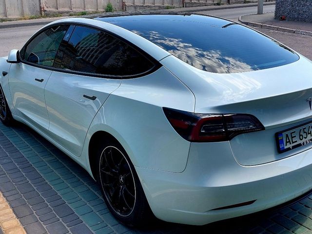 Tesla Model 3 - фото 4
