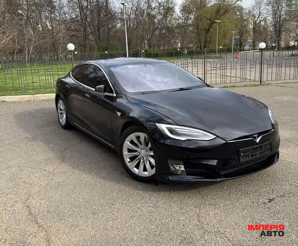 Tesla Model S - фото 1