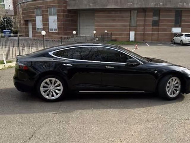 Tesla Model S - зображення 4