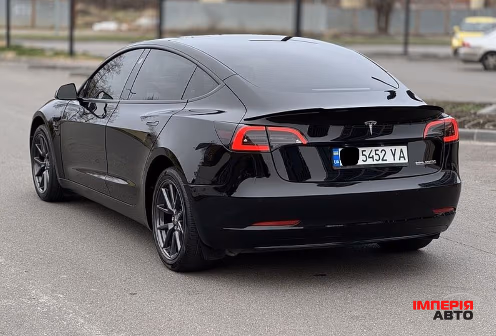 Tesla Model 3 - фото 2