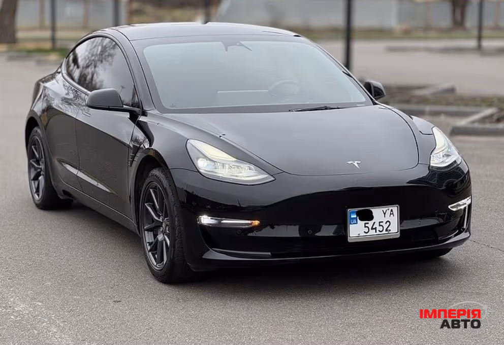 Tesla Model 3 - фото 1
