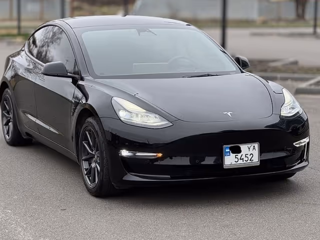 Tesla Model 3 - зображення 1