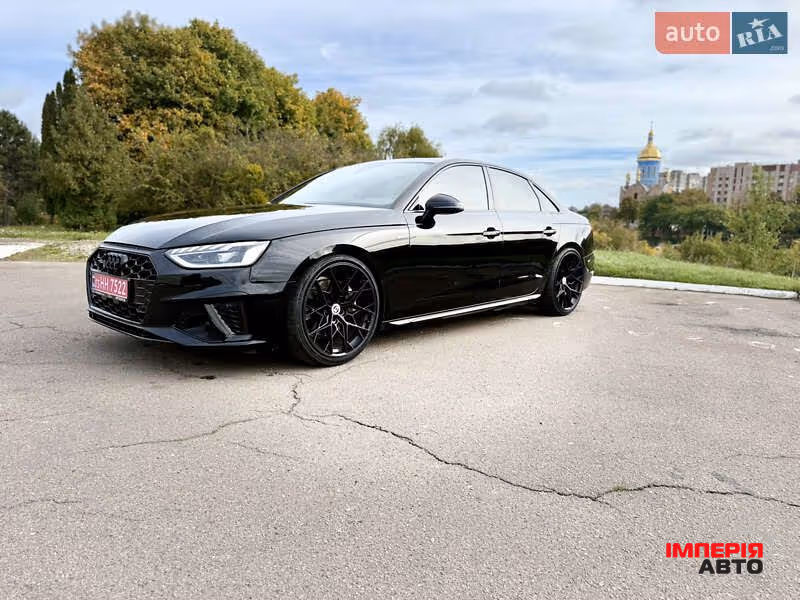 Audi A4 - фото 13