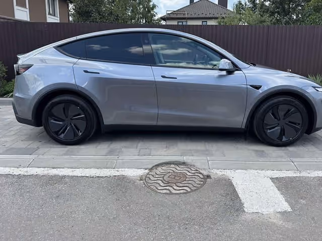 Tesla Model Y - зображення 4