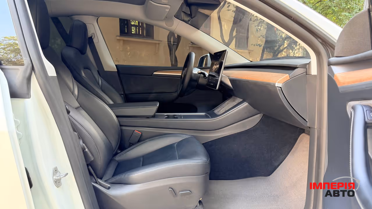 Tesla Model Y - фото 16