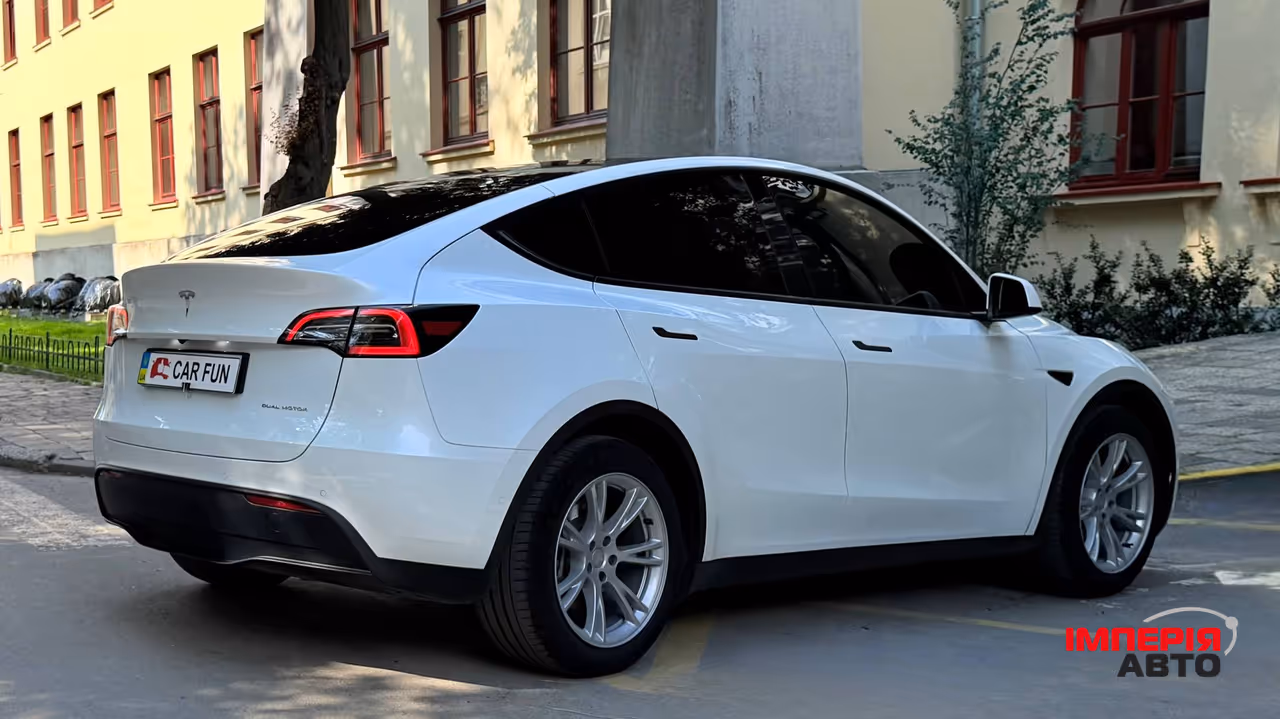 Tesla Model Y - фото 8