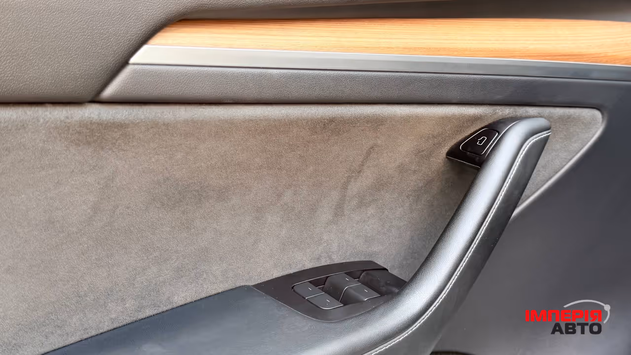 Tesla Model Y - фото 13