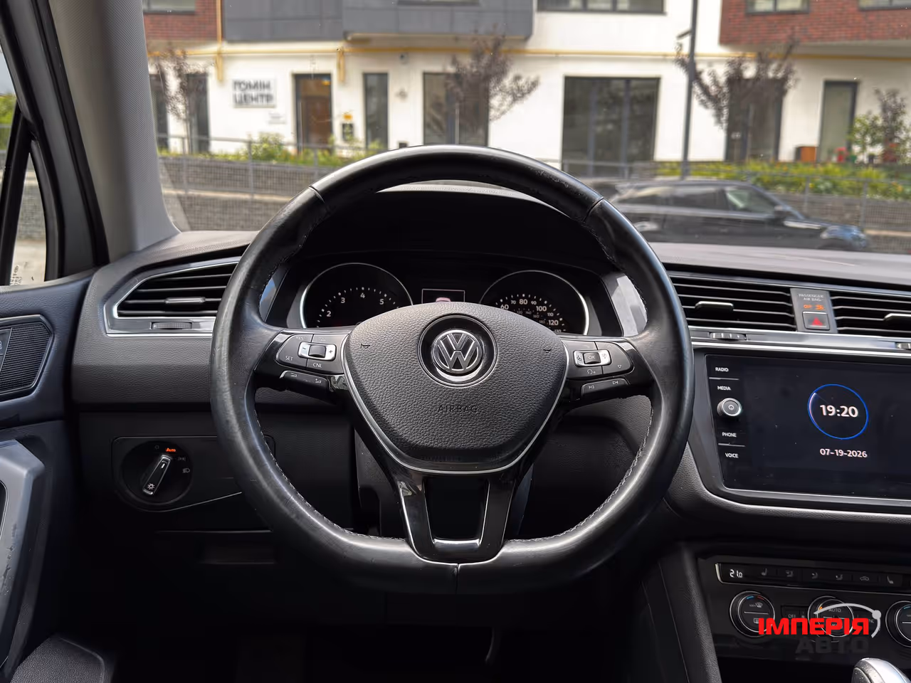 Volkswagen Tiguan - фото 24