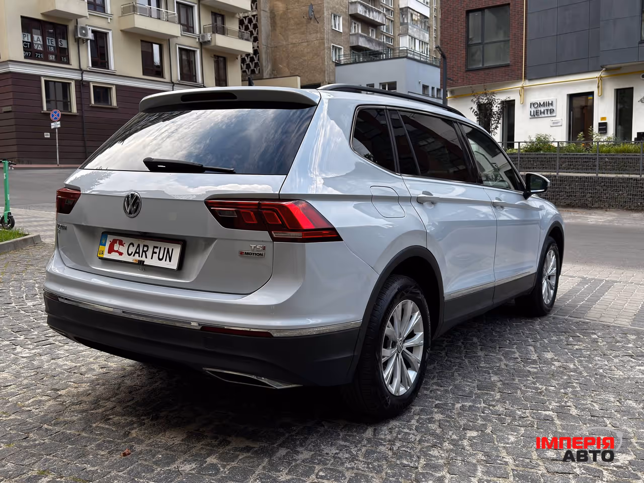 Volkswagen Tiguan - фото 8