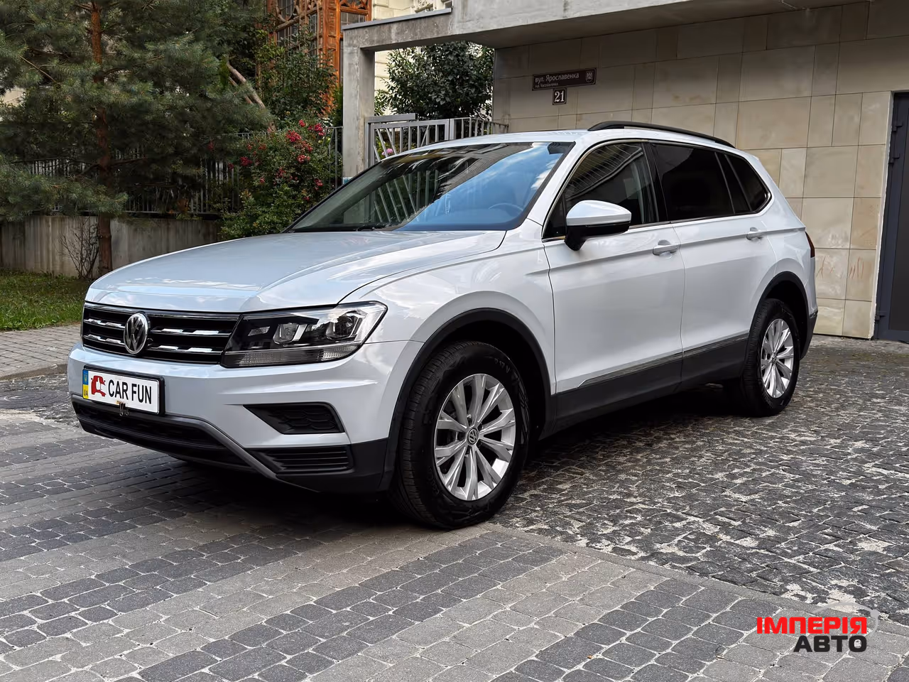 Volkswagen Tiguan - фото 1