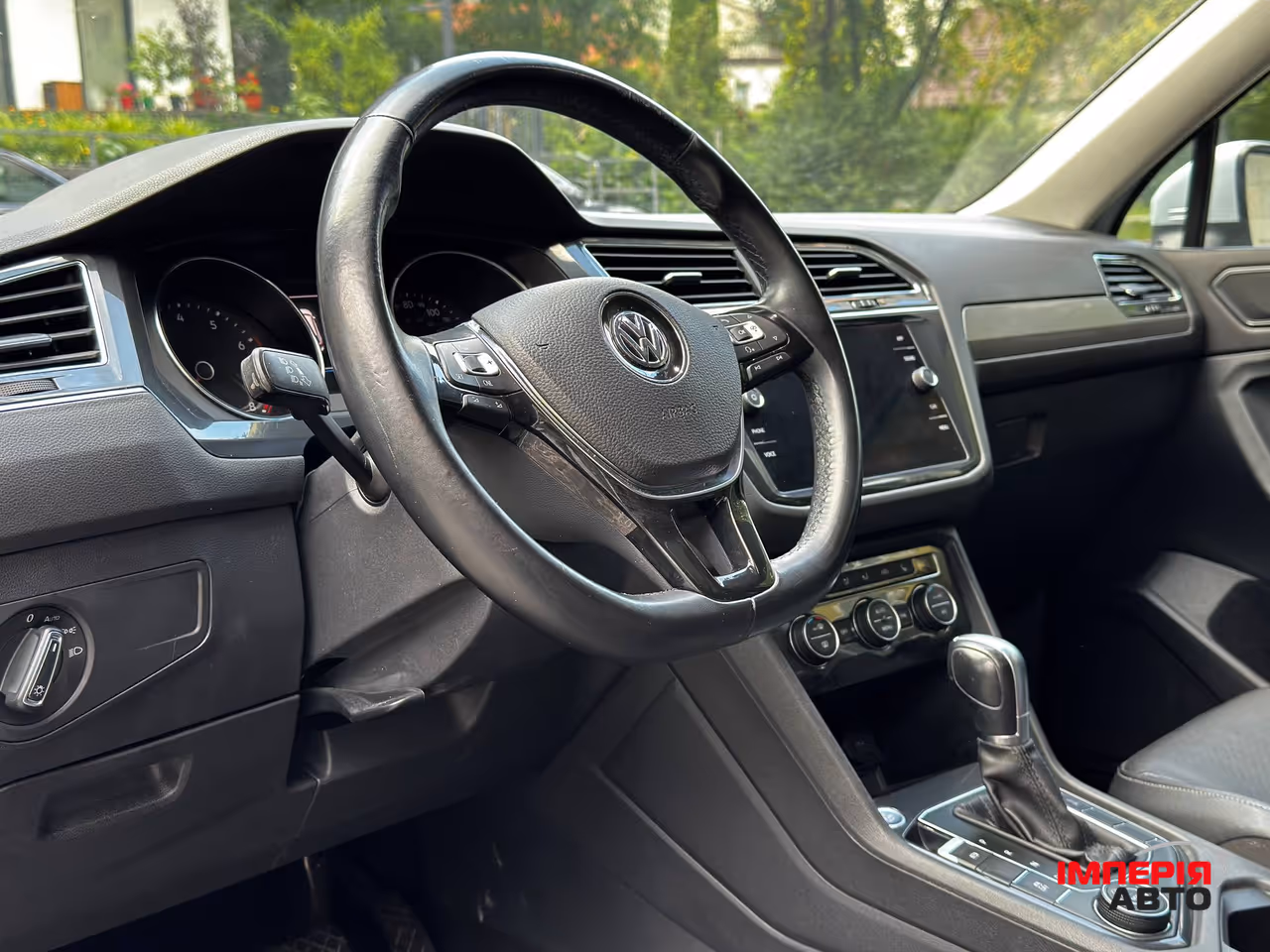 Volkswagen Tiguan - фото 12
