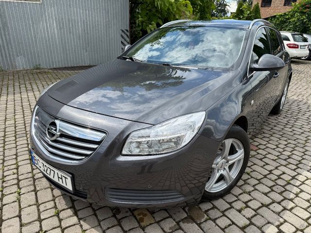 Opel Insignia - фото 1