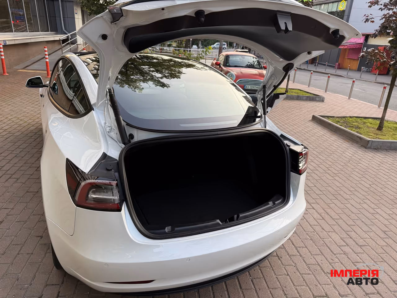 Tesla Model 3 - фото 9