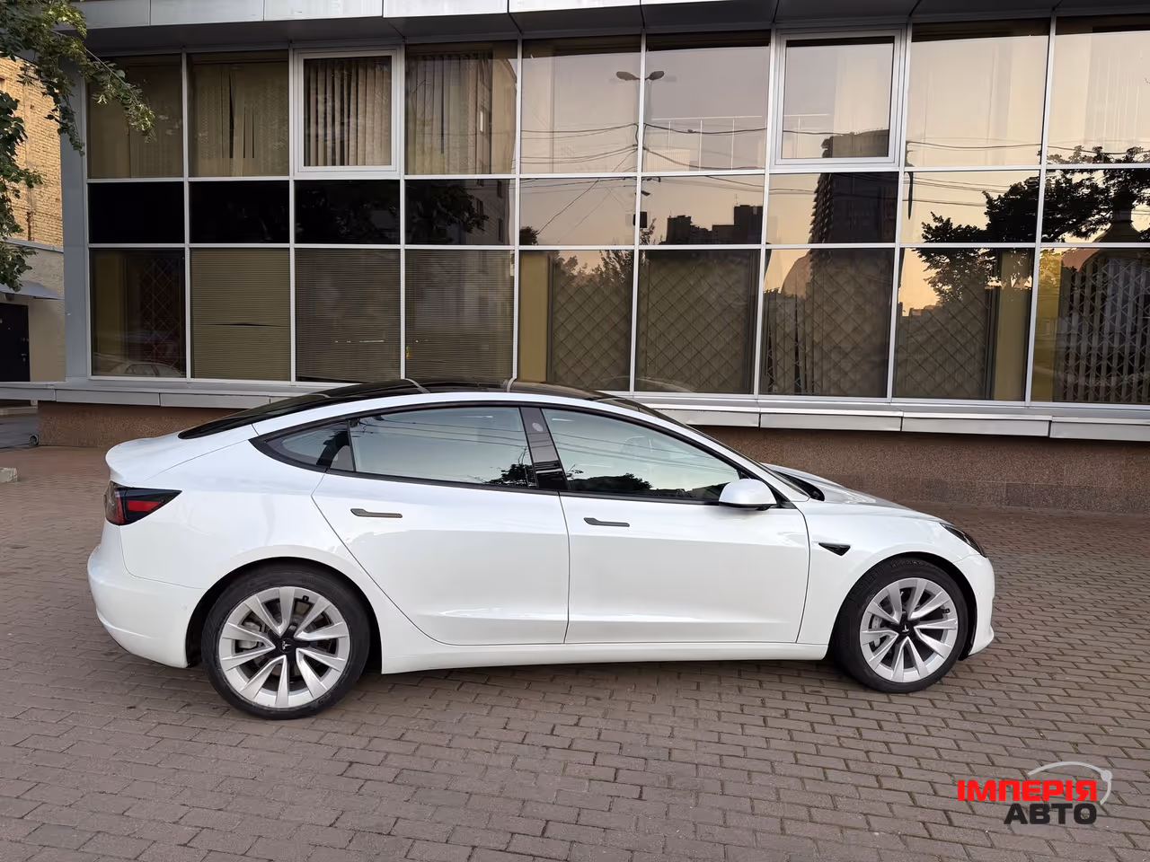 Tesla Model 3 - фото 5