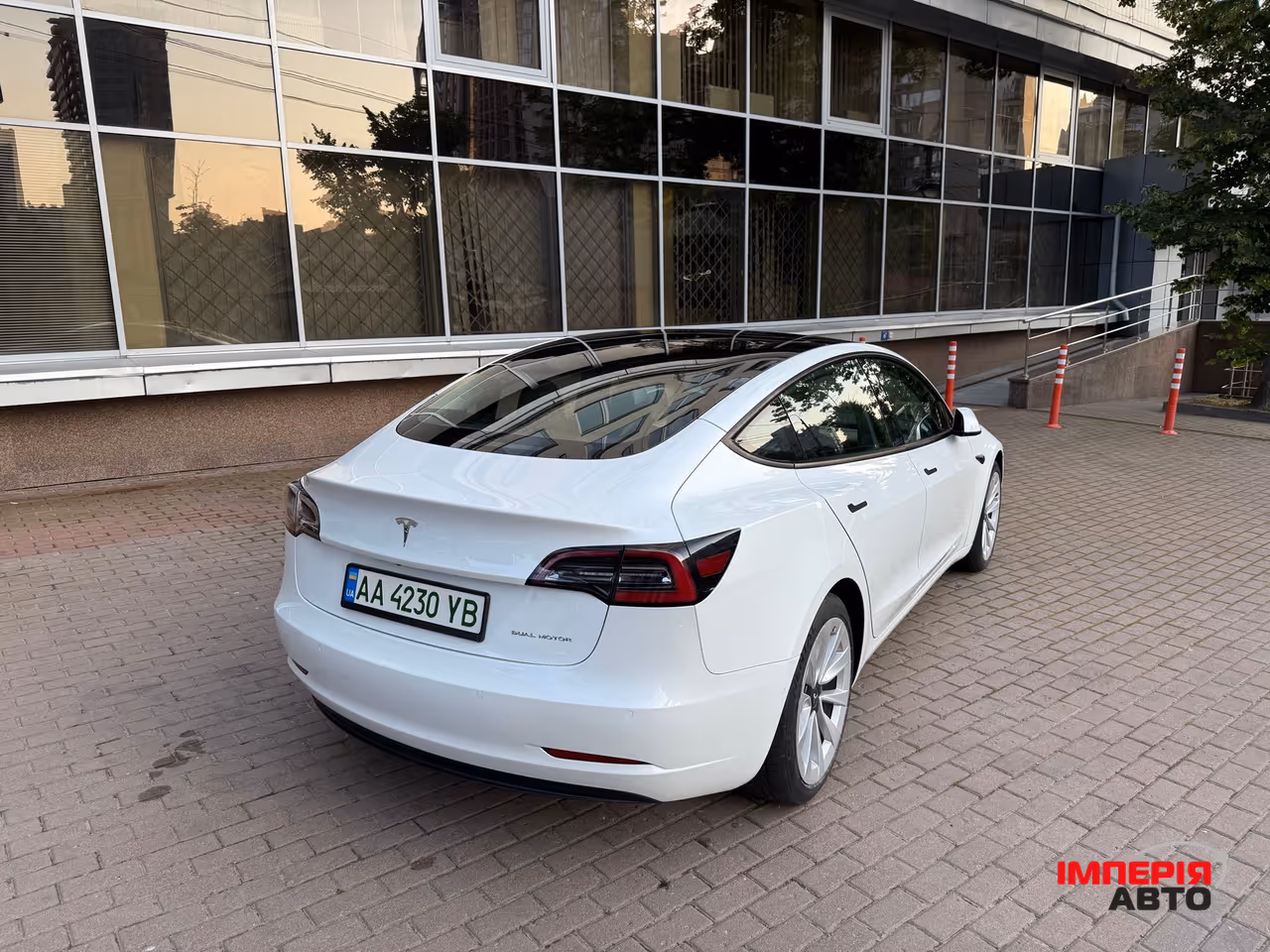 Tesla Model 3 - фото 4