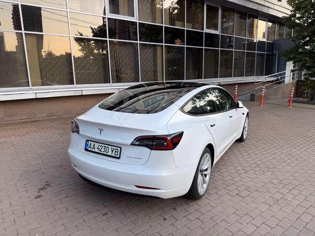 Tesla Model 3 - зображення 4
