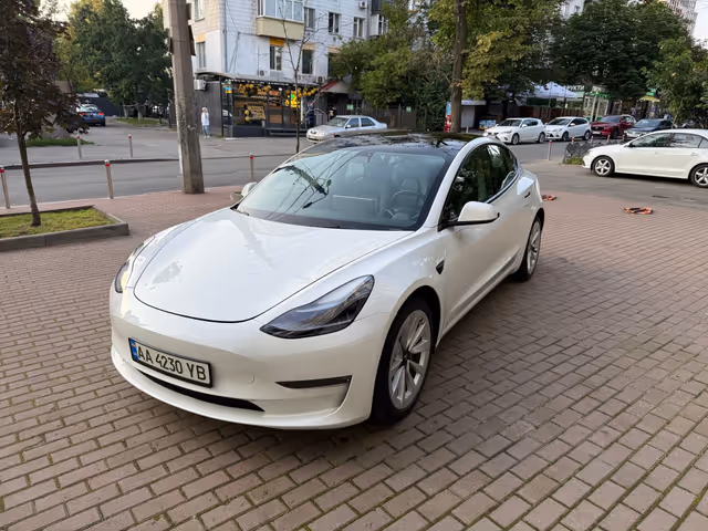 Tesla Model 3 - зображення 3