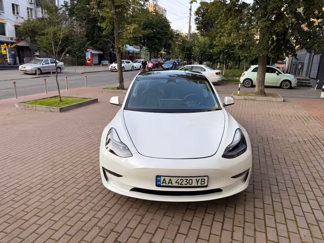 Tesla Model 3 - зображення 1