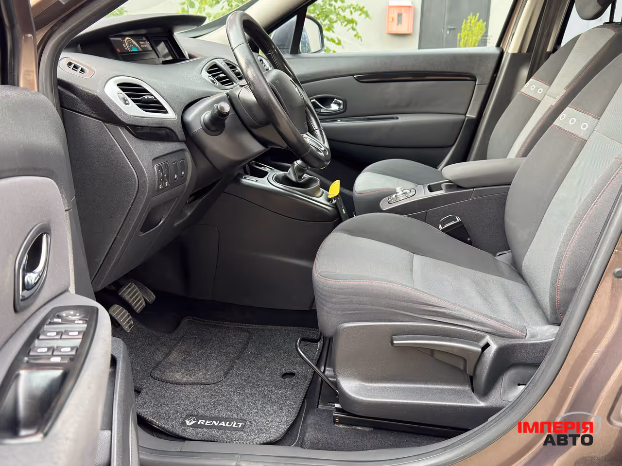 Renault Scenic - фото 15