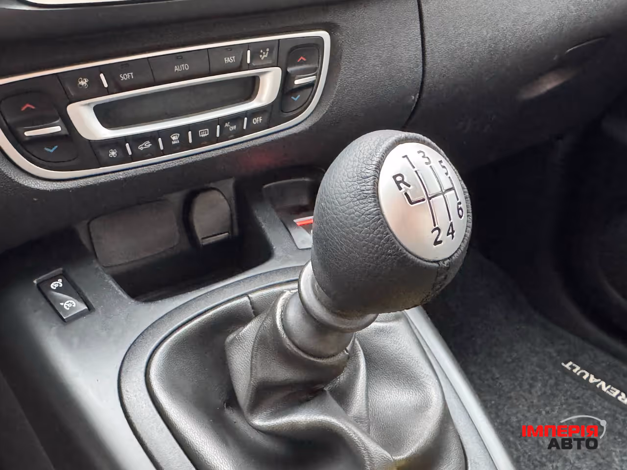 Renault Scenic - фото 12