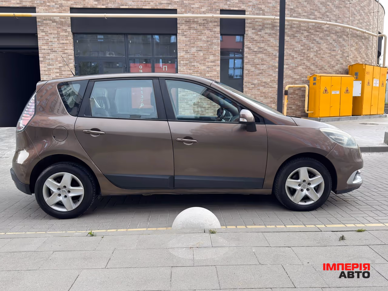 Renault Scenic - фото 8