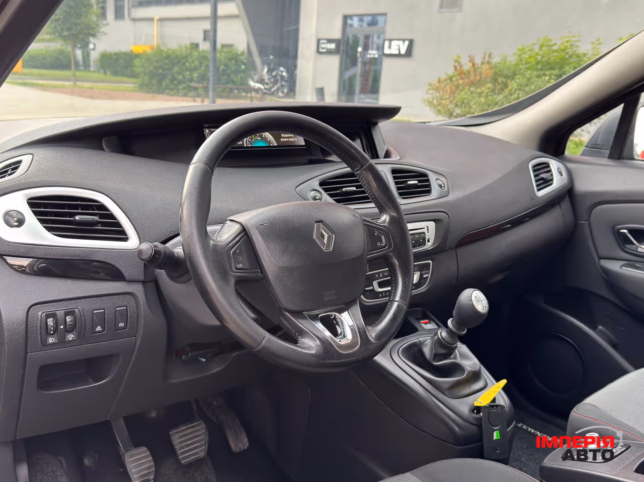 Renault Scenic - фото 11