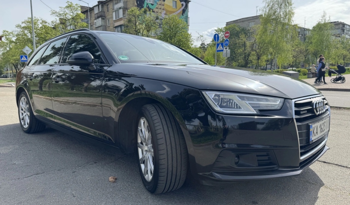 Audi A4 - фото 1