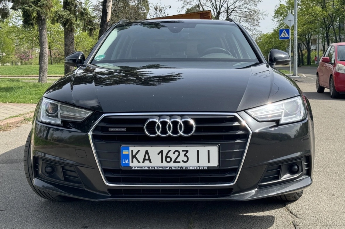 Audi A4 - фото 5