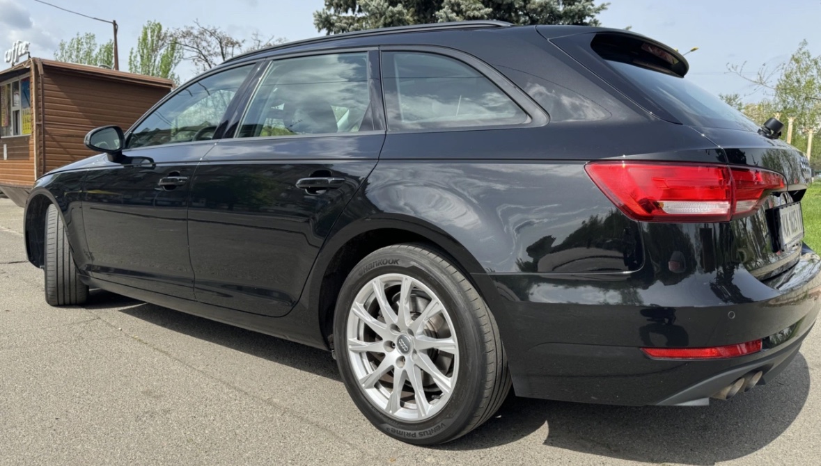 Audi A4 - фото 2
