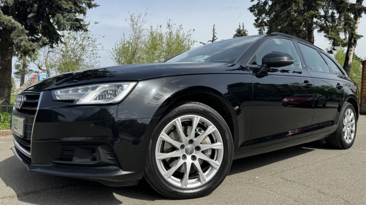 Audi A4 - фото 8