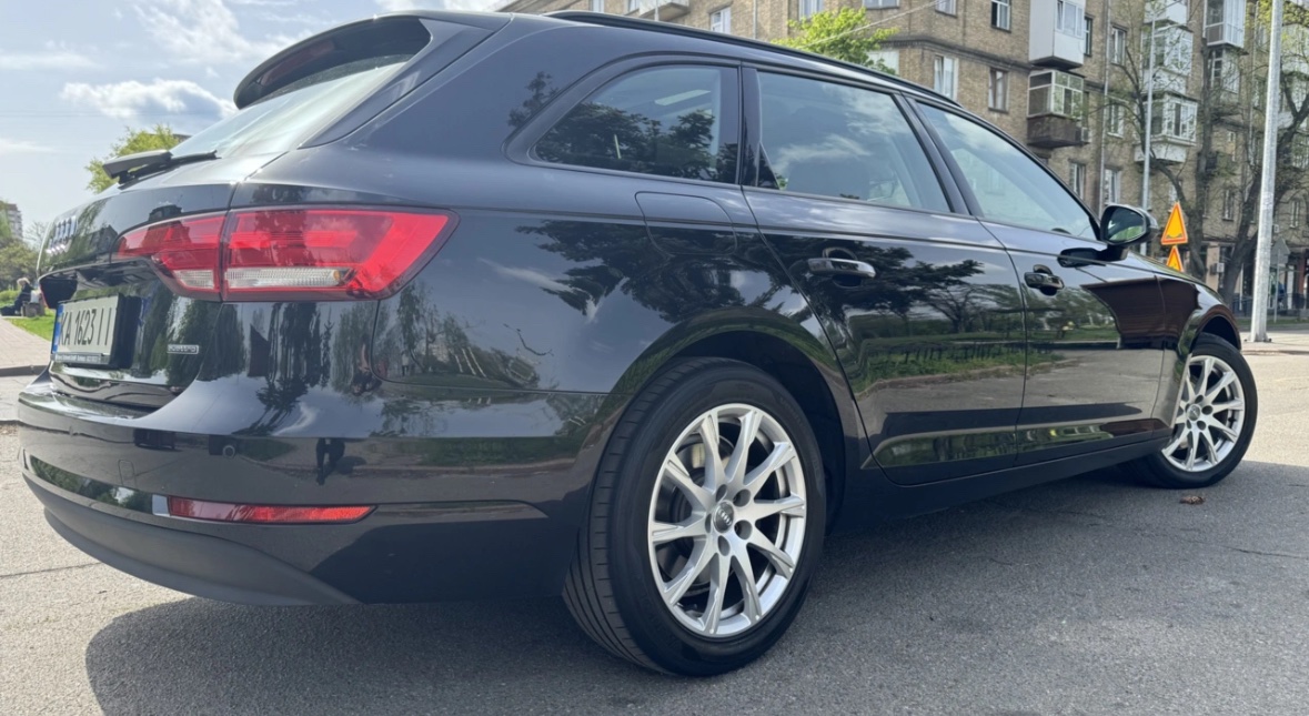 Audi A4 - фото 12