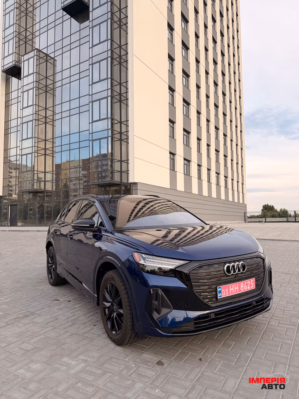 Audi Q4 e-tron - фото 1