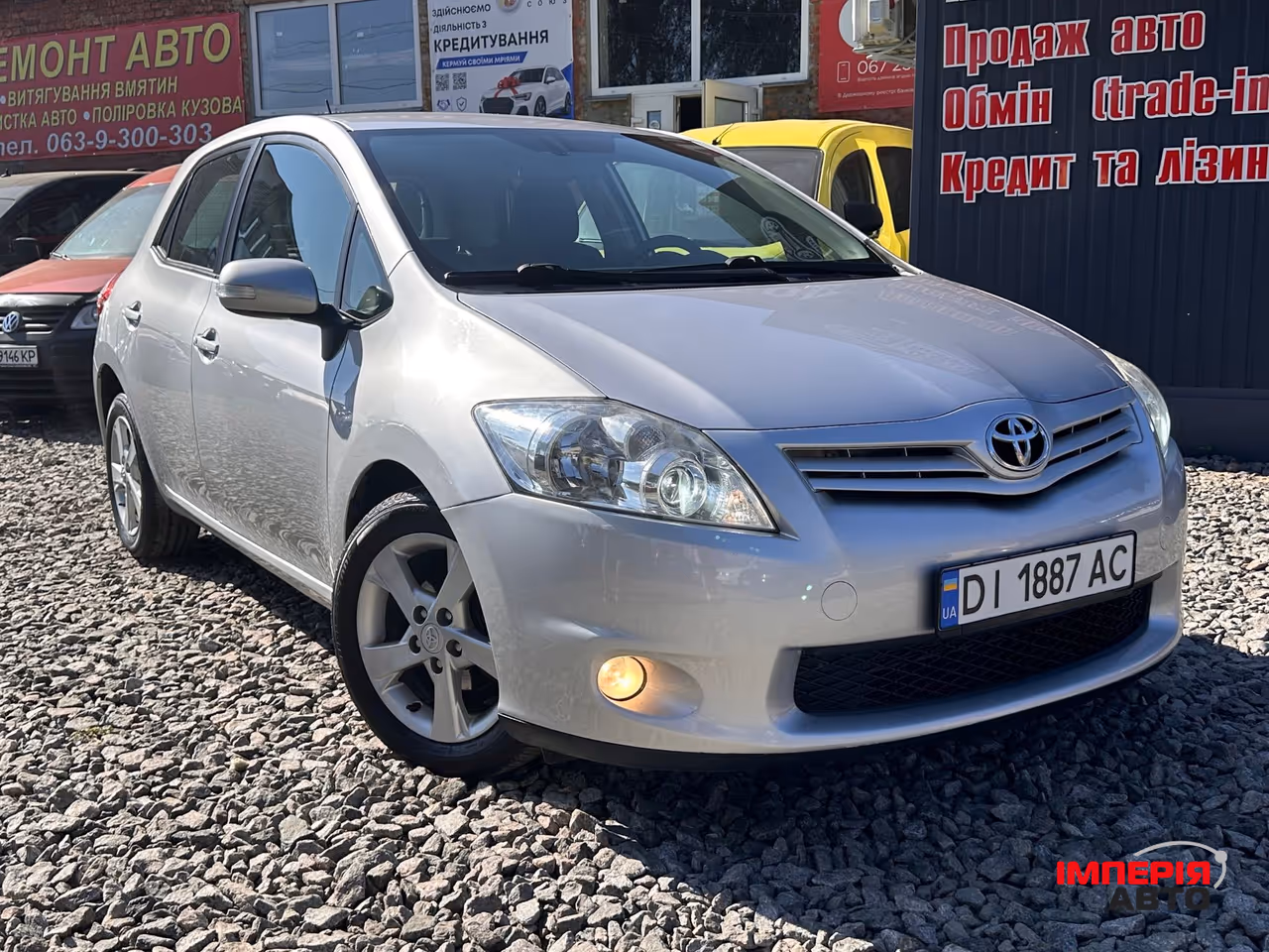 Toyota Auris - фото 1