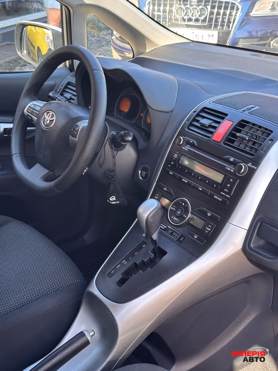 Toyota Auris - фото 8