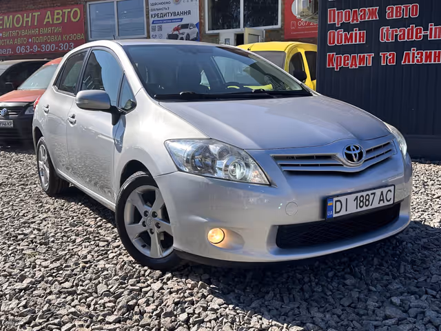 Toyota Auris - зображення 1