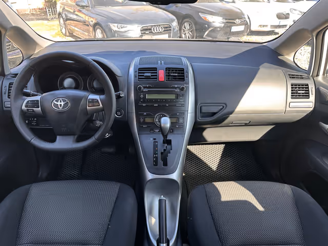 Toyota Auris - зображення 4