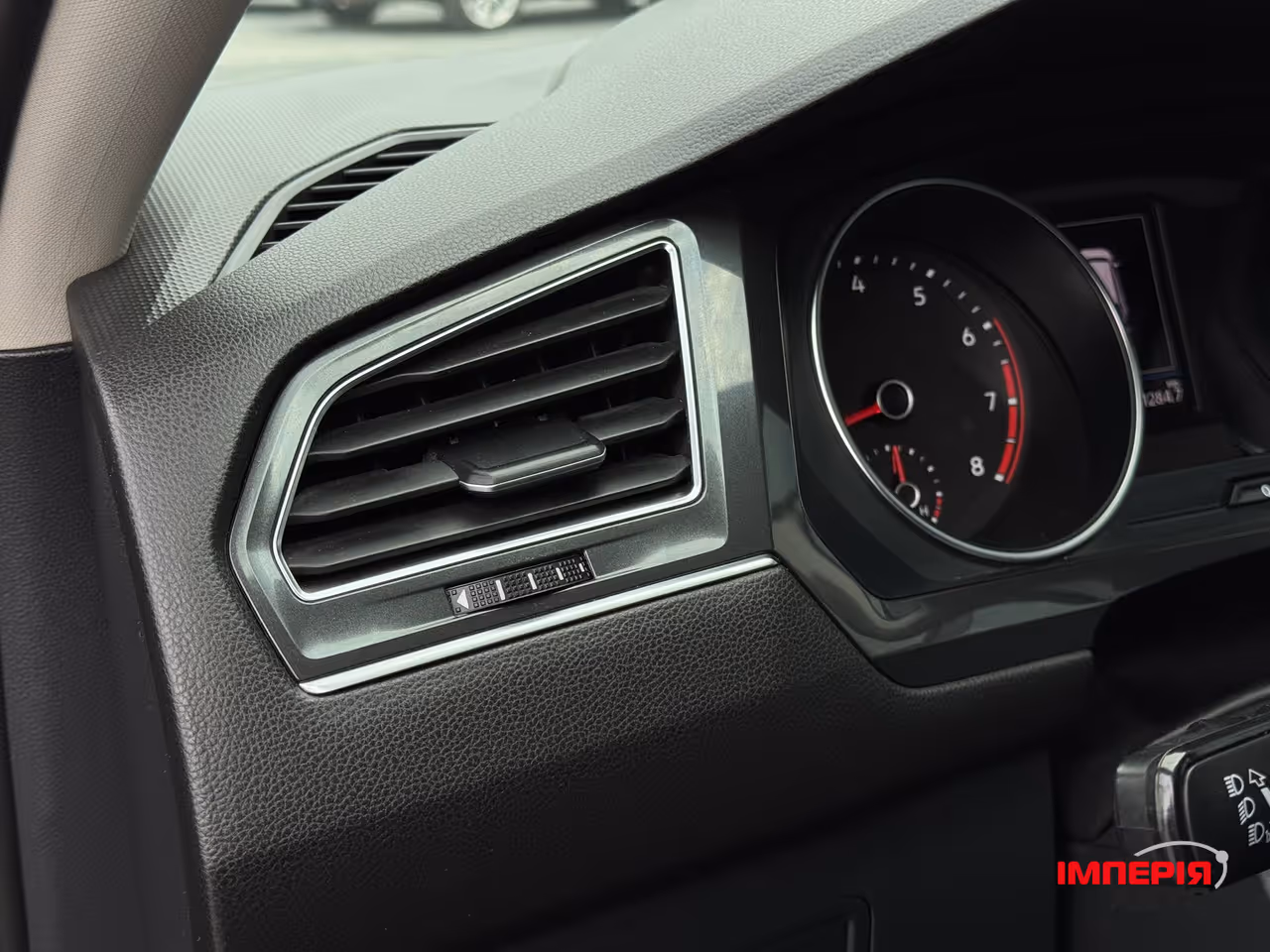Volkswagen Tiguan - фото 31