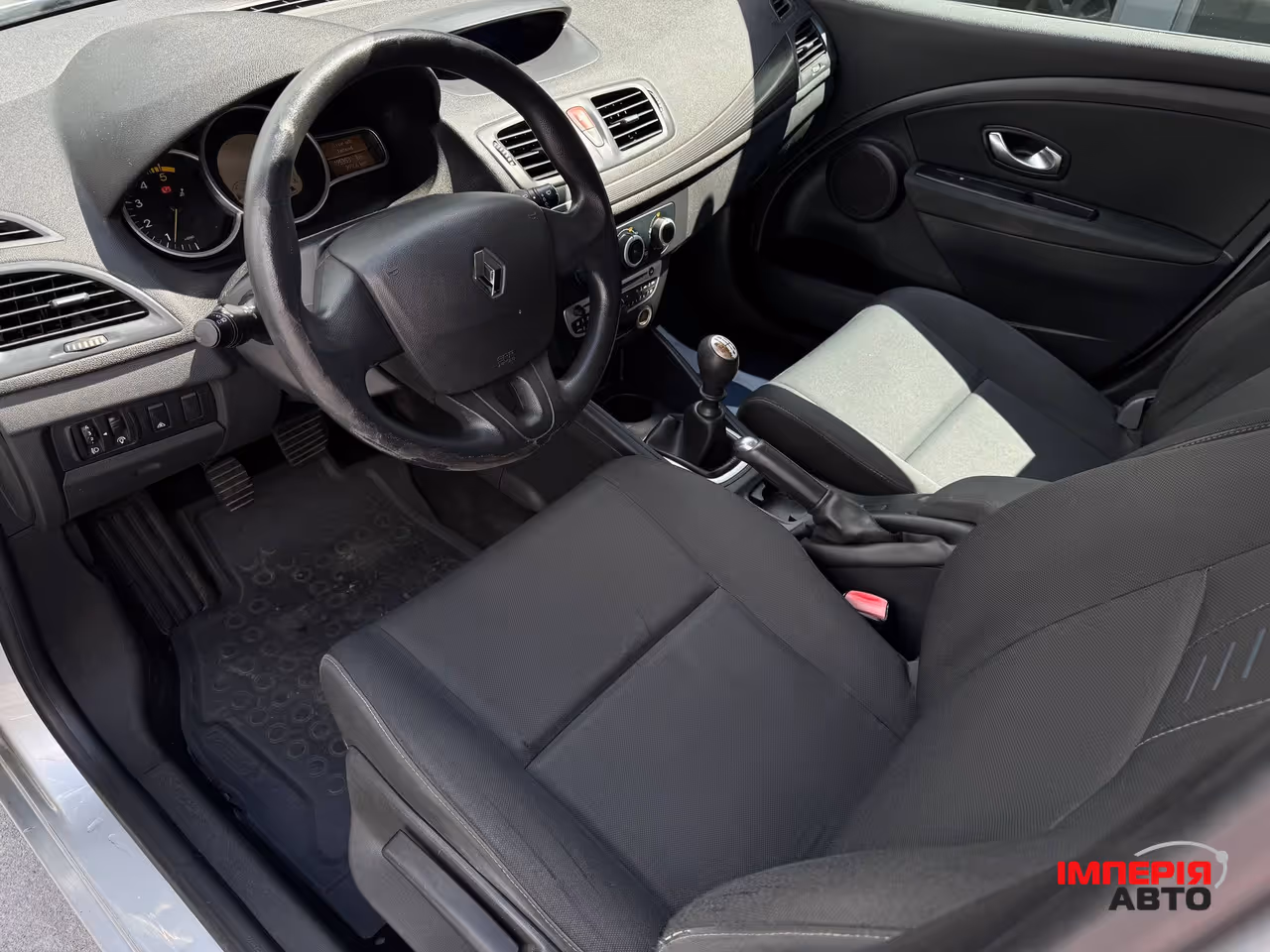 Renault Megane - фото 19