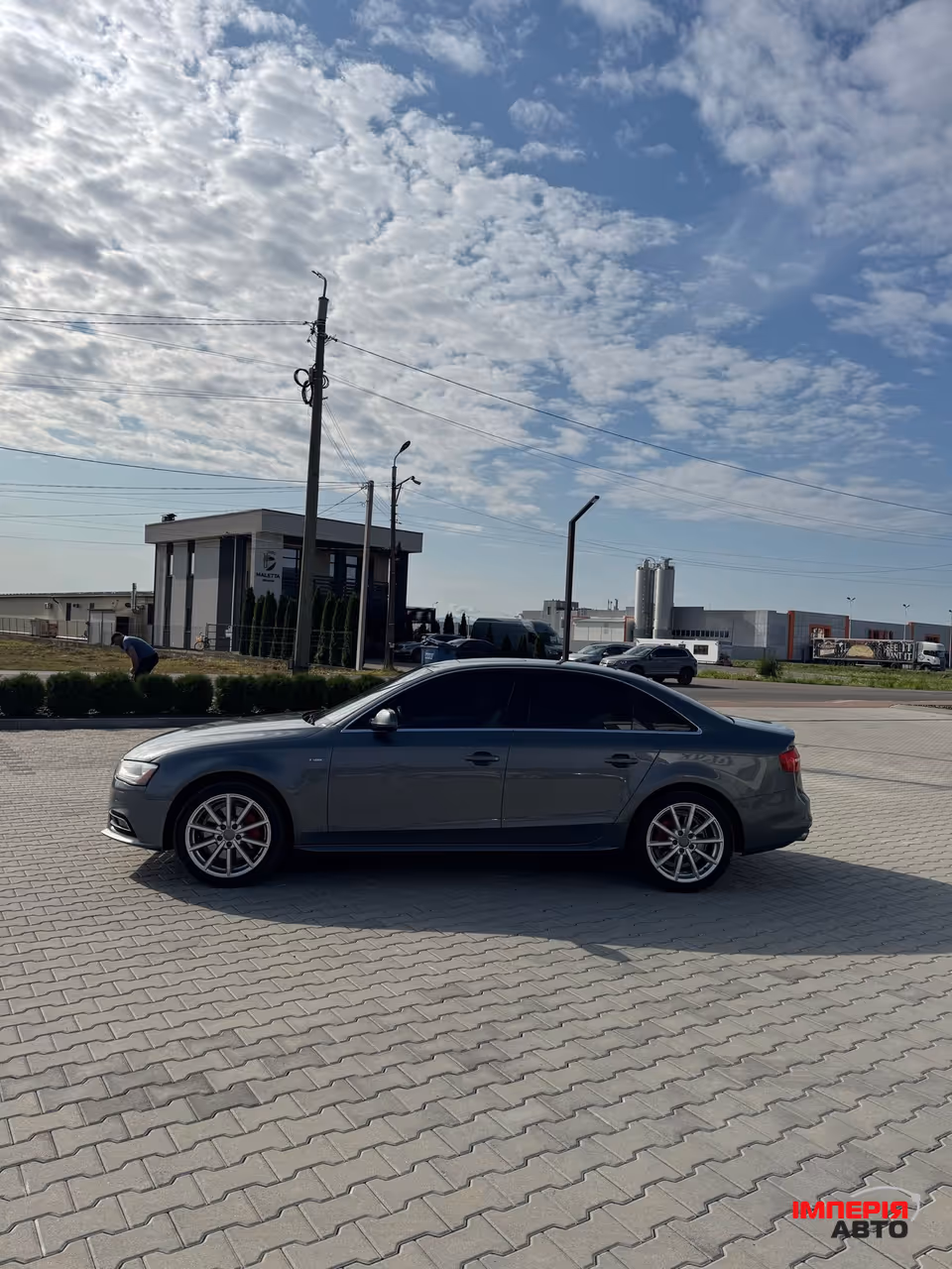 Audi A4 - фото 4