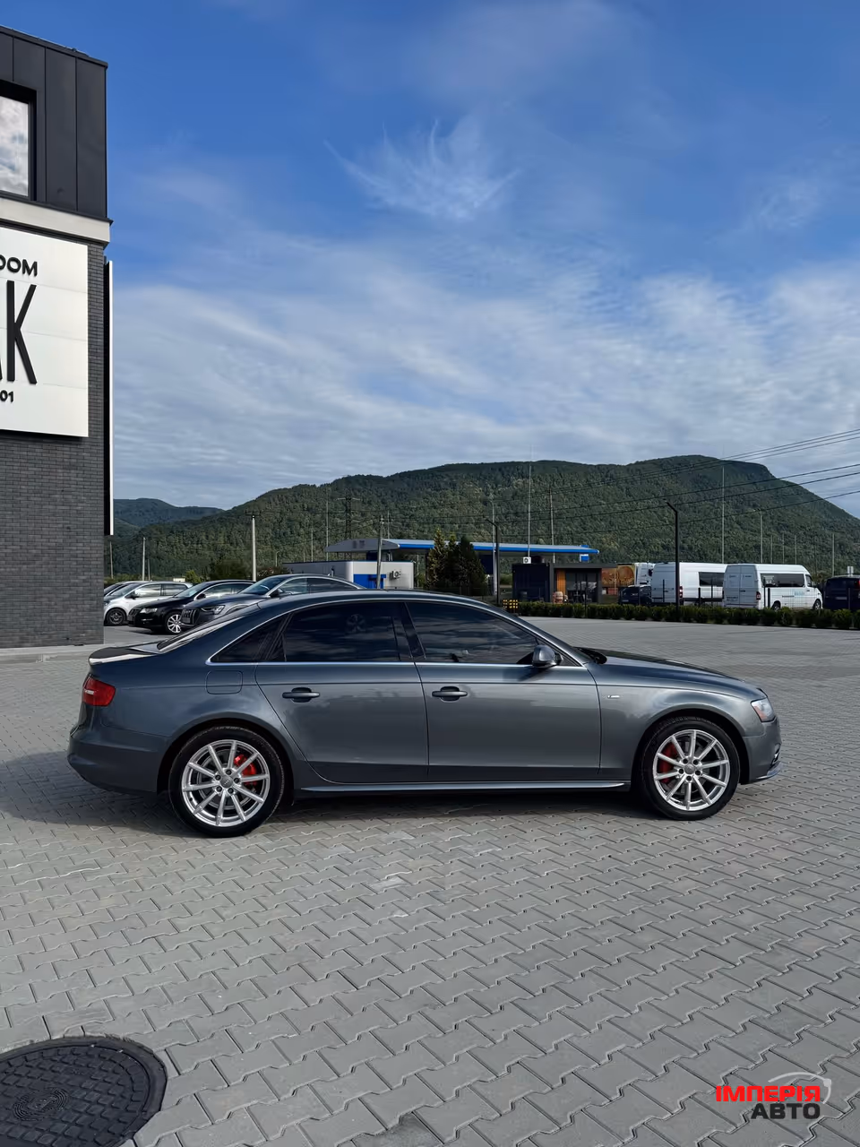Audi A4 - фото 8