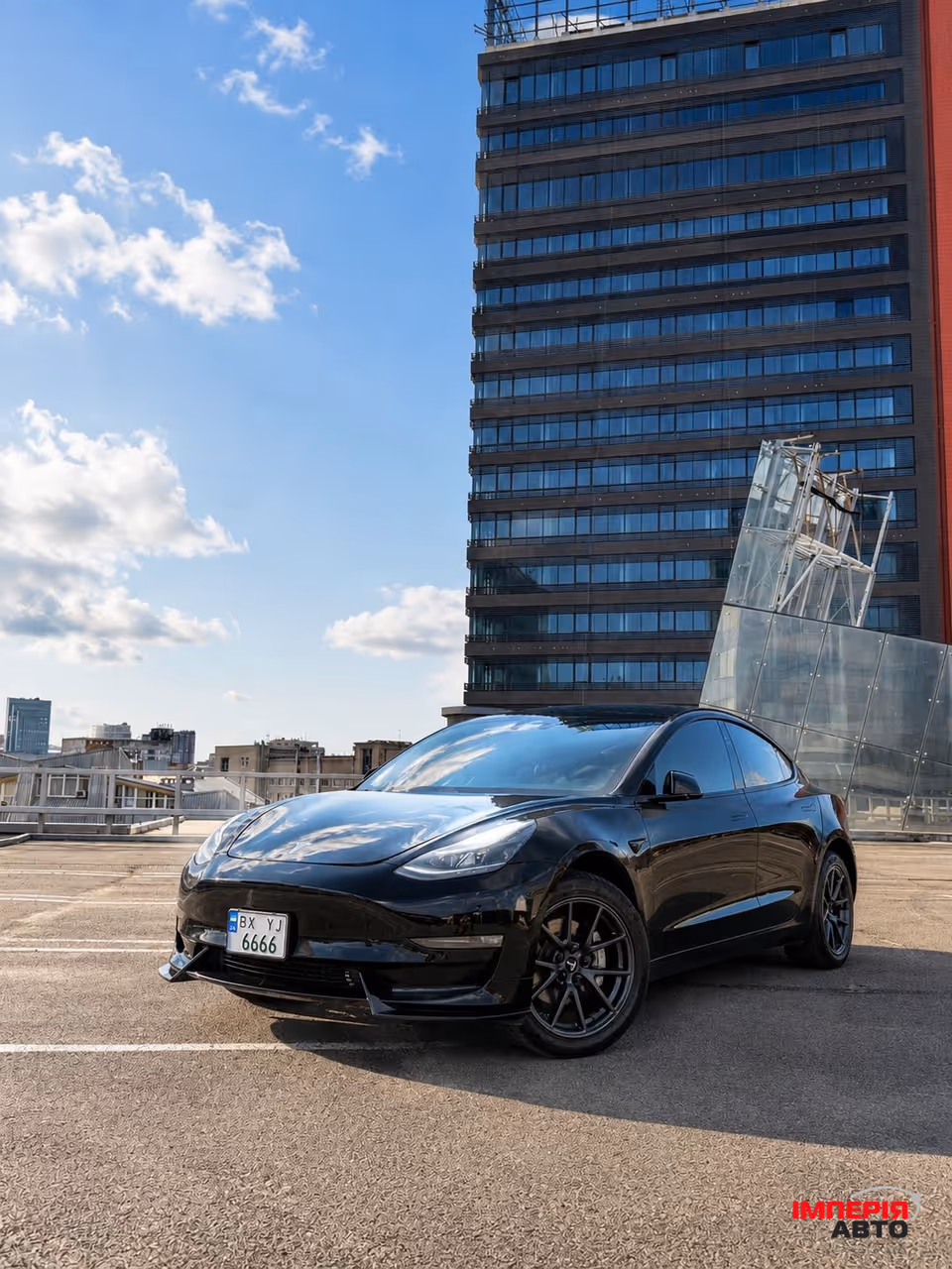 Tesla Model 3 - фото 1