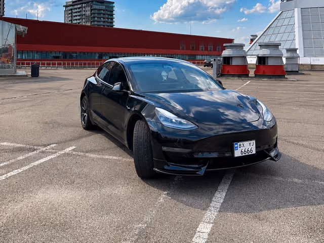 Tesla Model 3 - зображення 2