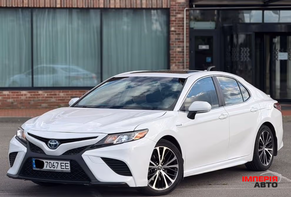 Toyota Camry - фото 2
