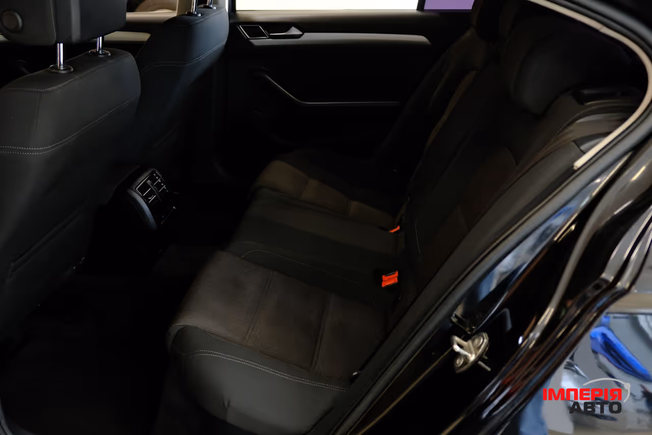 Volkswagen Passat - фото 8
