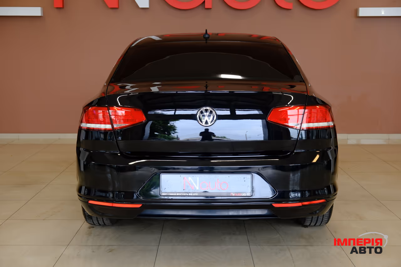 Volkswagen Passat - фото 6