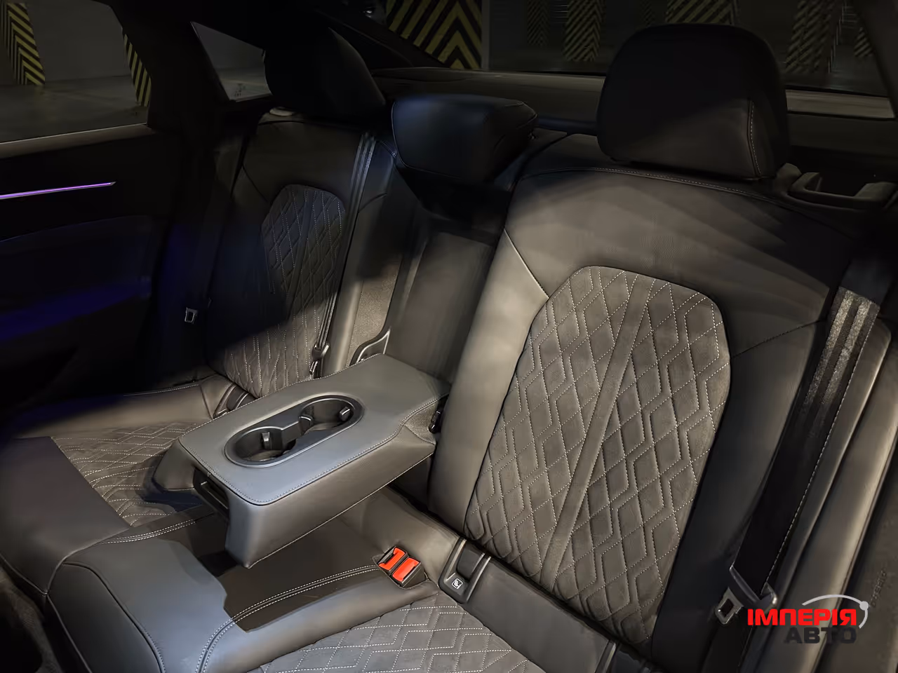 Audi A6 - фото 7