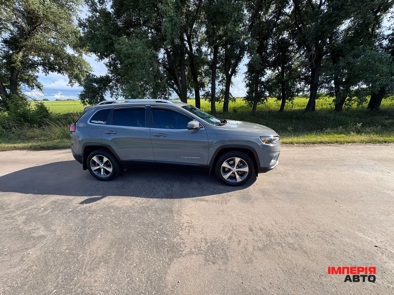 Jeep Cherokee - фото 2