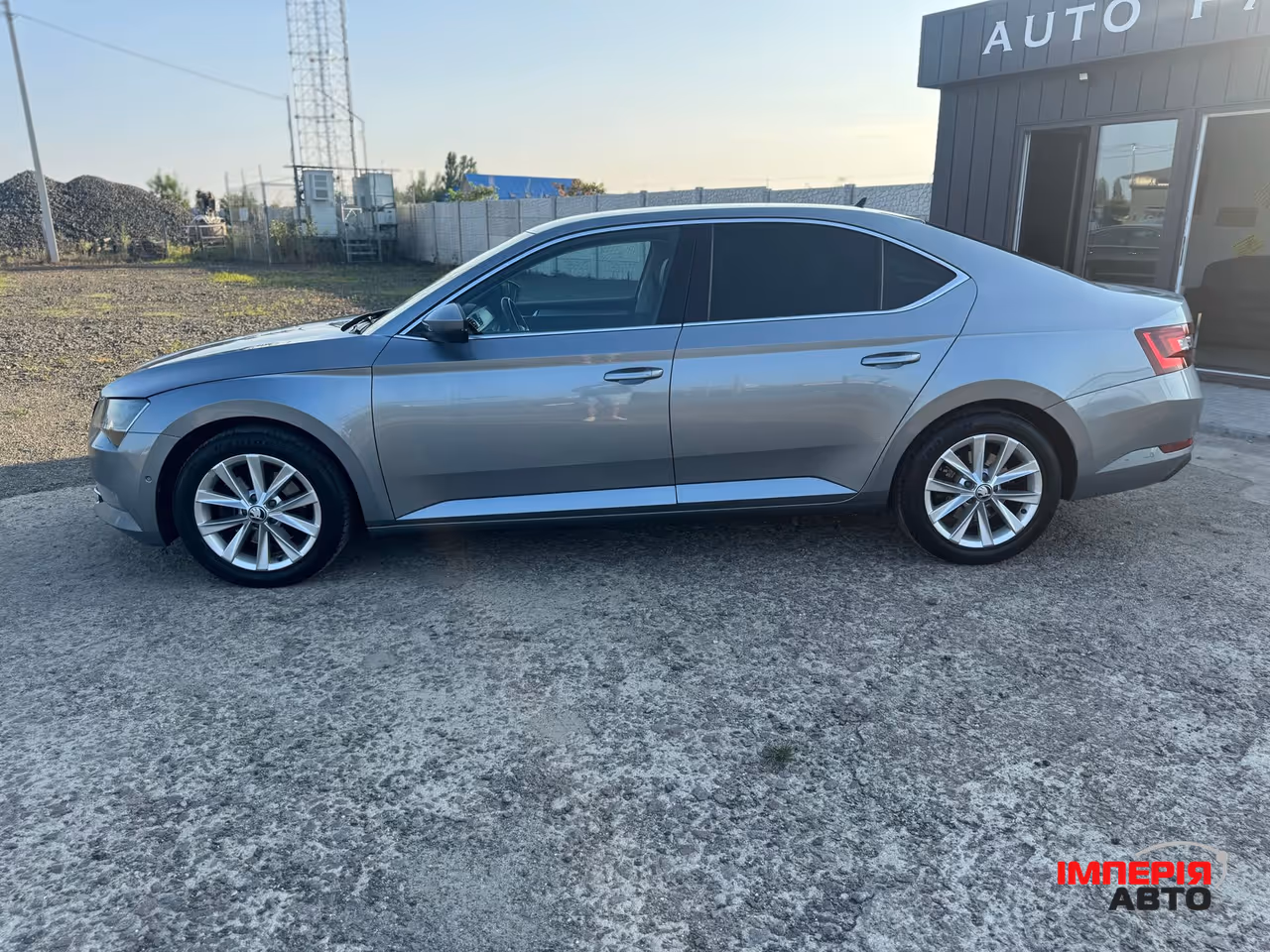 Skoda Superb - фото 14