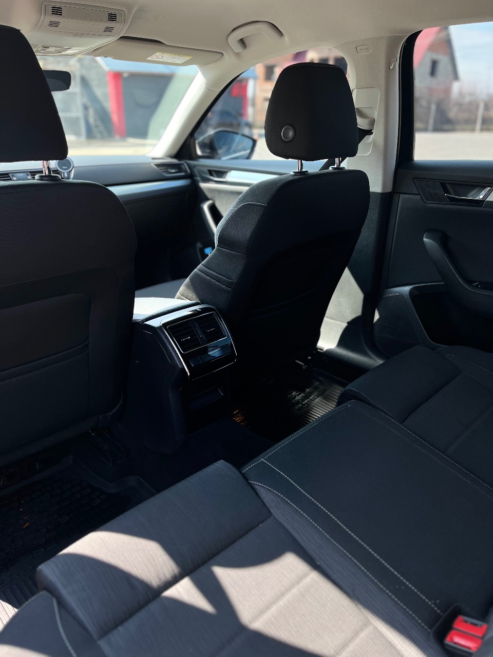 Skoda Superb - фото 16