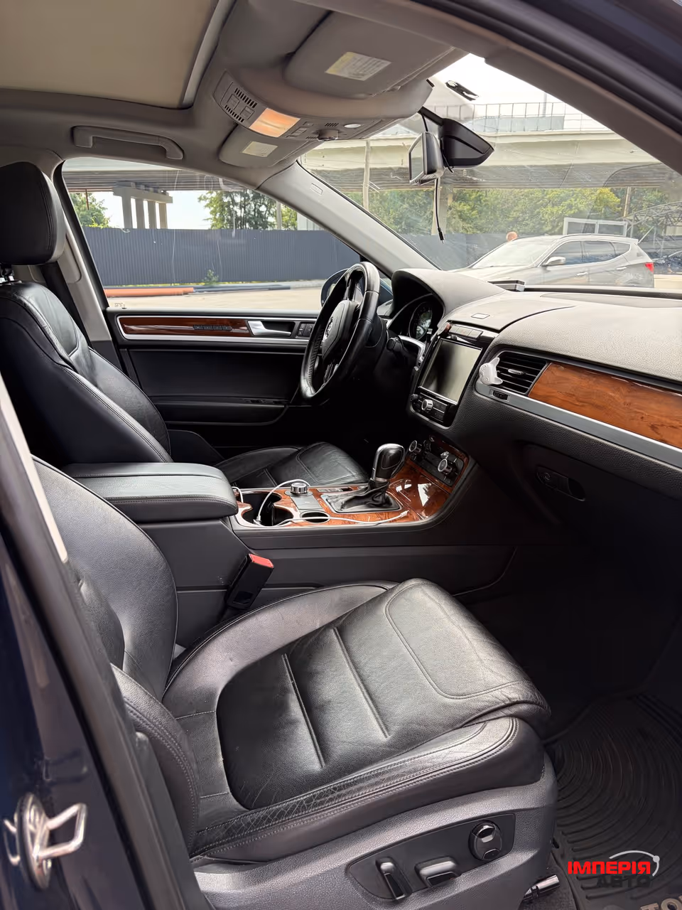 Volkswagen Touareg - фото 12